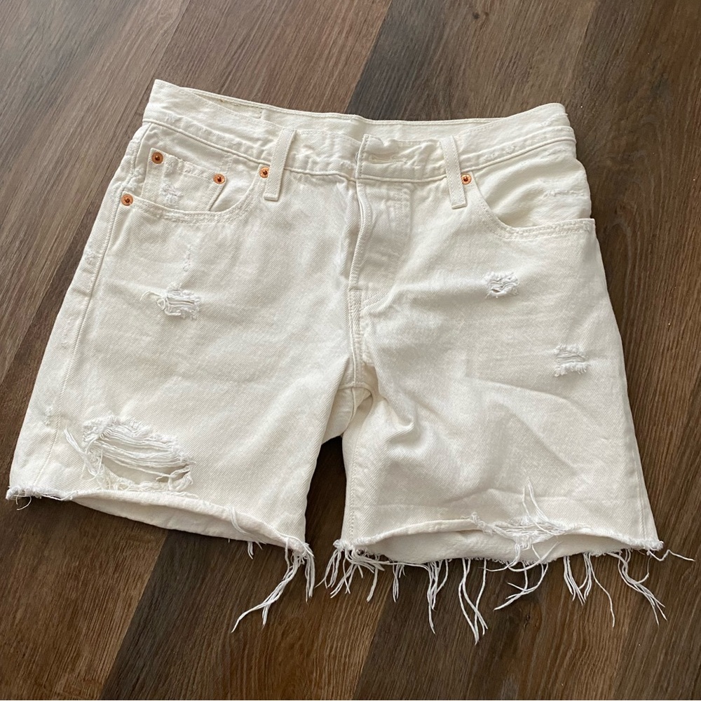 LEVI’S - 501 DISTRESSED CUT OFF JEANS - W24 - MIDRISE